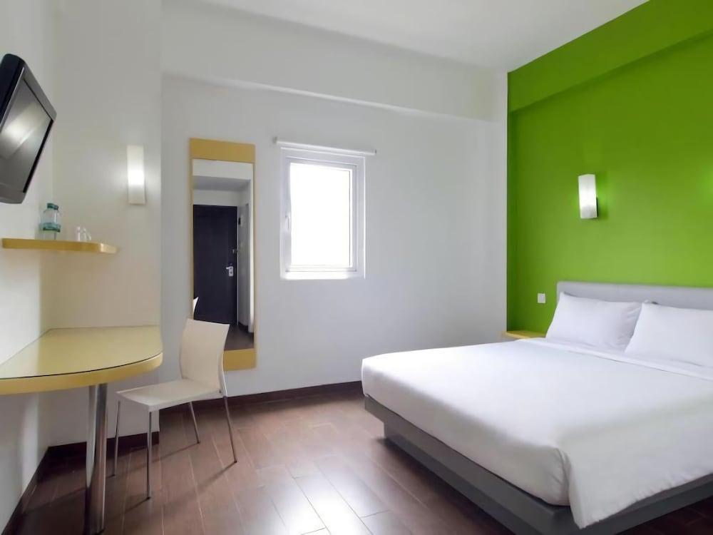 Amaris Hotel Bekasi Barat Buitenkant foto