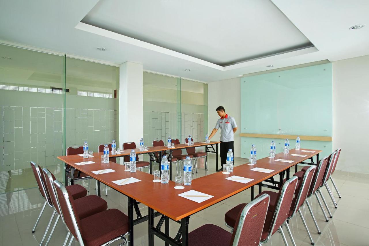 Amaris Hotel Bekasi Barat Buitenkant foto
