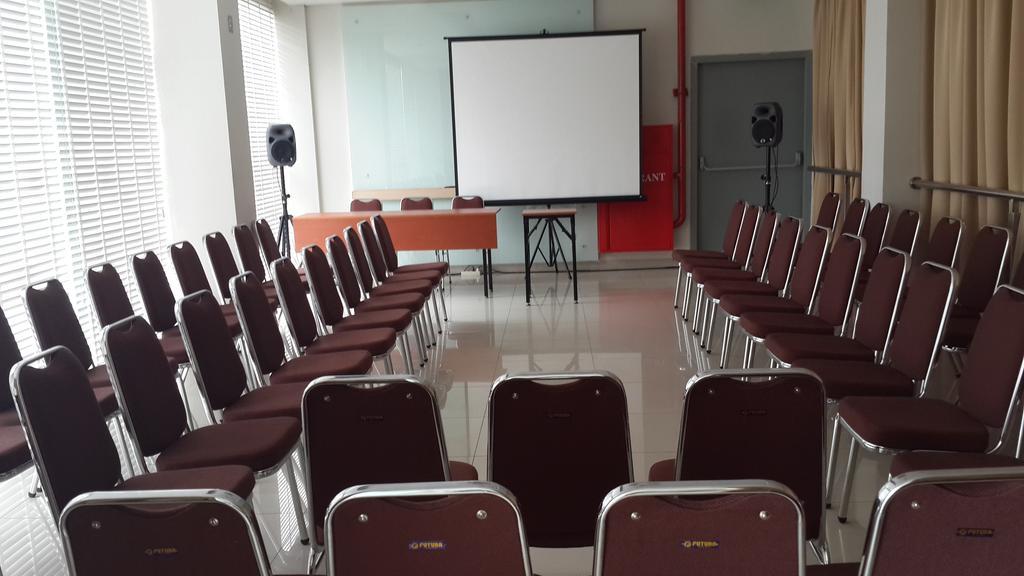 Amaris Hotel Bekasi Barat Buitenkant foto