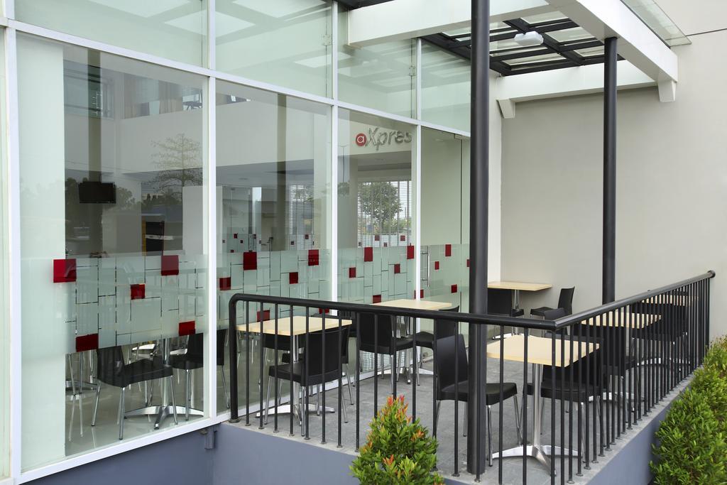 Amaris Hotel Bekasi Barat Buitenkant foto