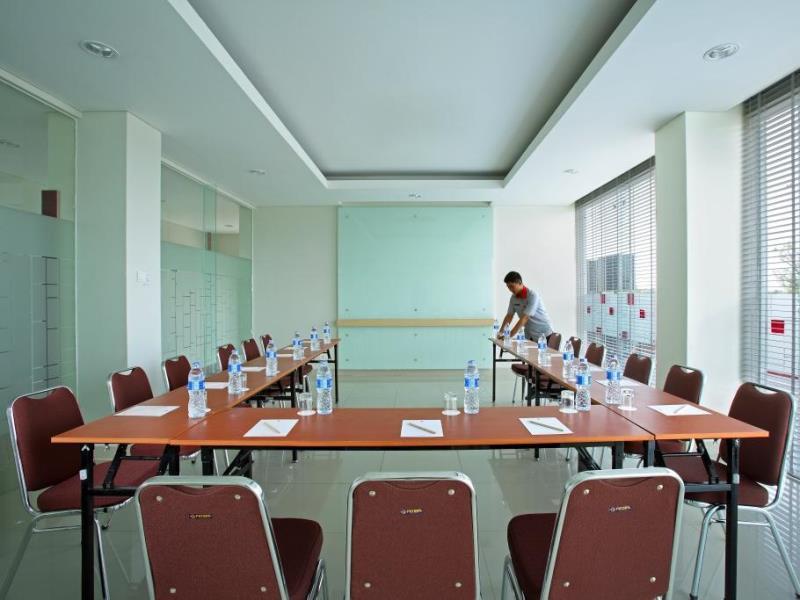 Amaris Hotel Bekasi Barat Buitenkant foto
