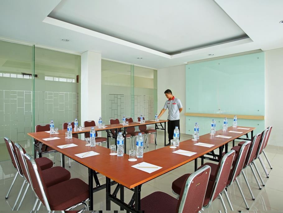 Amaris Hotel Bekasi Barat Buitenkant foto