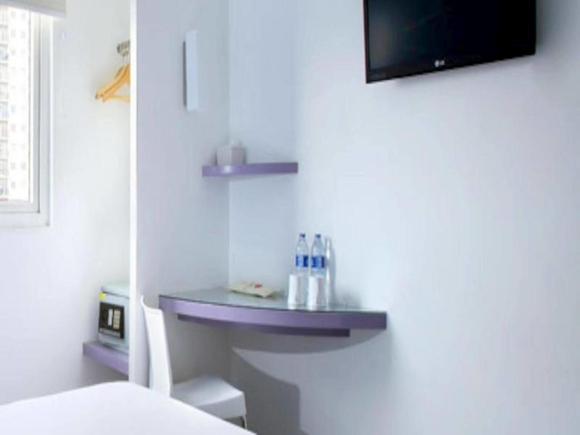 Amaris Hotel Bekasi Barat Buitenkant foto