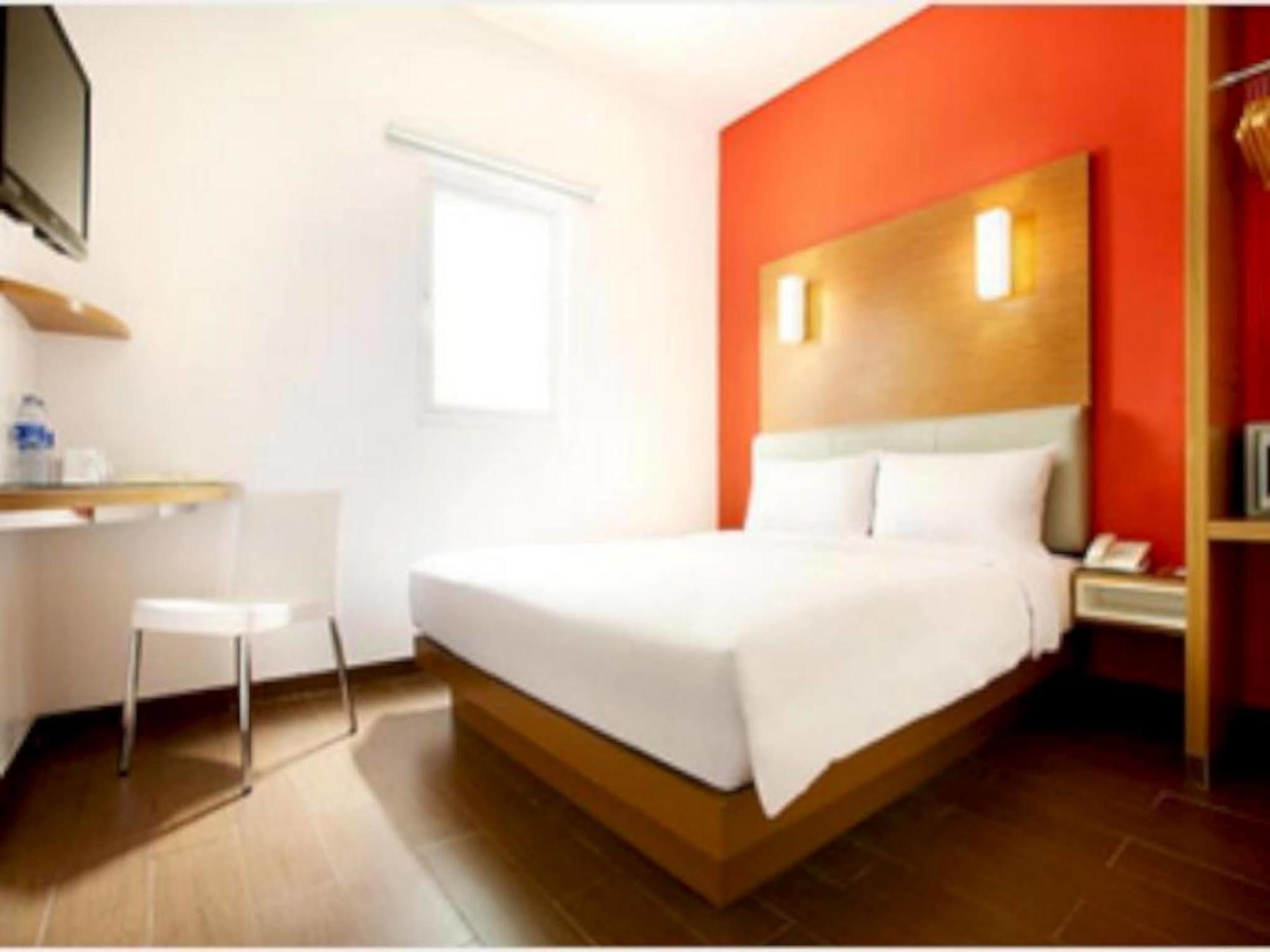 Amaris Hotel Bekasi Barat Buitenkant foto